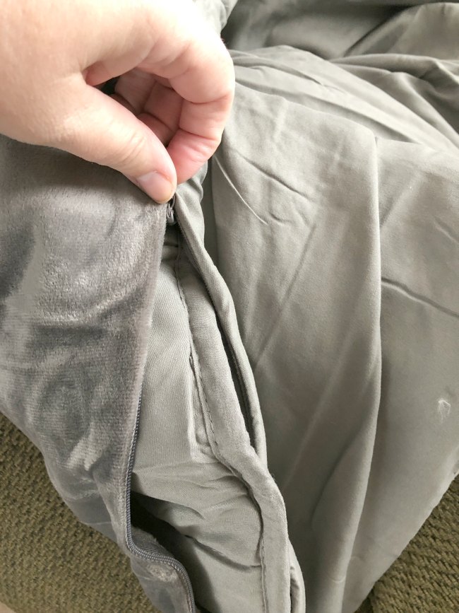 removable cover on weighted blanket