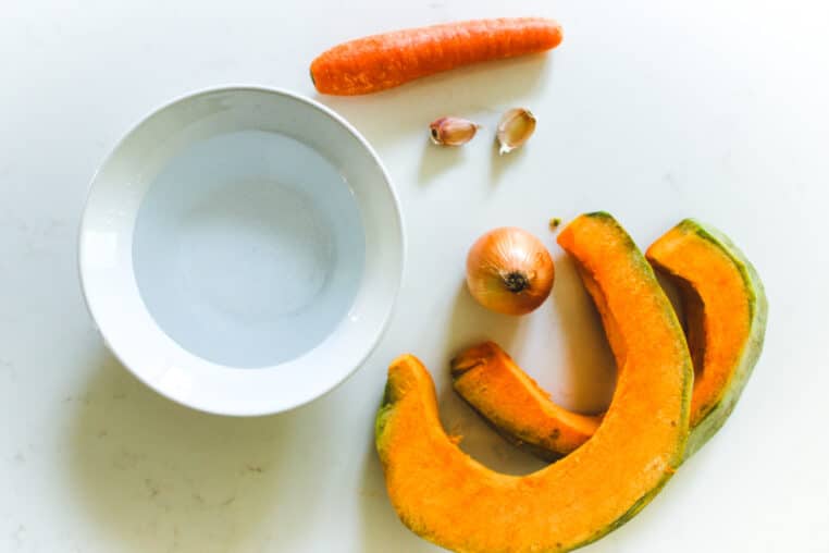 ingredients to make roasted pumpkin soup