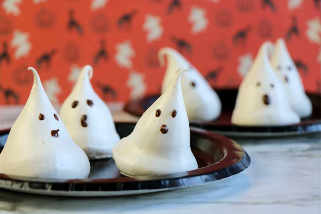 meringue ghosts on a plate horizontal