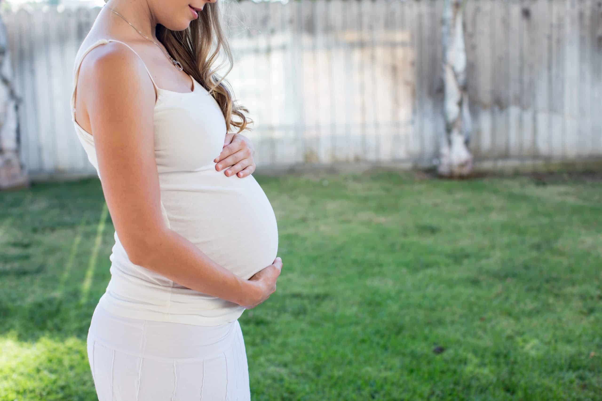 How to Be a Good Friend to Someone Who&rsquo;s Pregnant